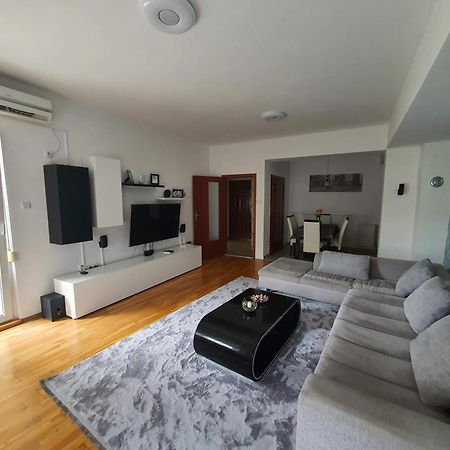 Apartamento Iva Lux Stan Na Dan Banja Luka Exterior foto